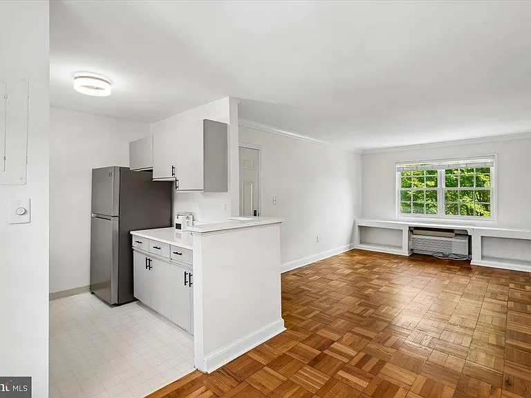 1702 W Abingdon Dr #201 — Photo 16