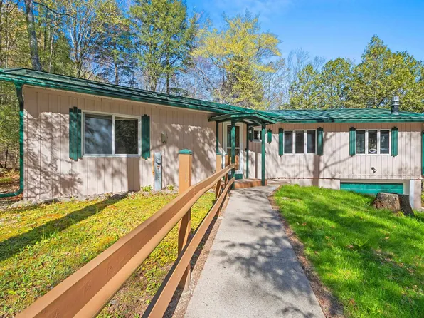 W11430 Riverside Rd, Marion, WI 54950