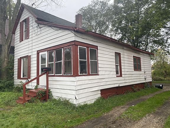 2nd image of 26 Forest St