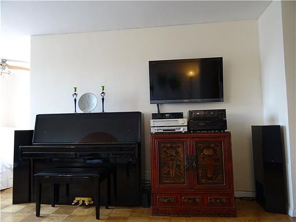 4th image of 400 Central Park W APT 7T