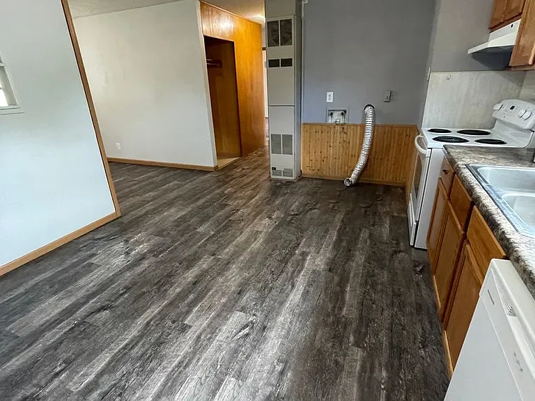927 Blaine Ave — Photo 5