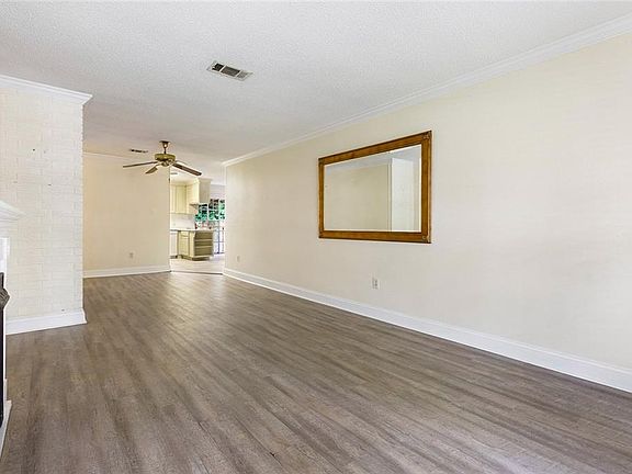 3rd image of 4404 Avron Blvd
