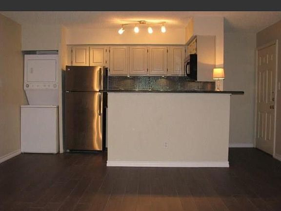 5th image of 2300 Bamboo Dr #I301