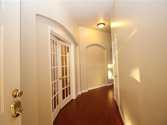 3rd image of 5888 Crestview Dr