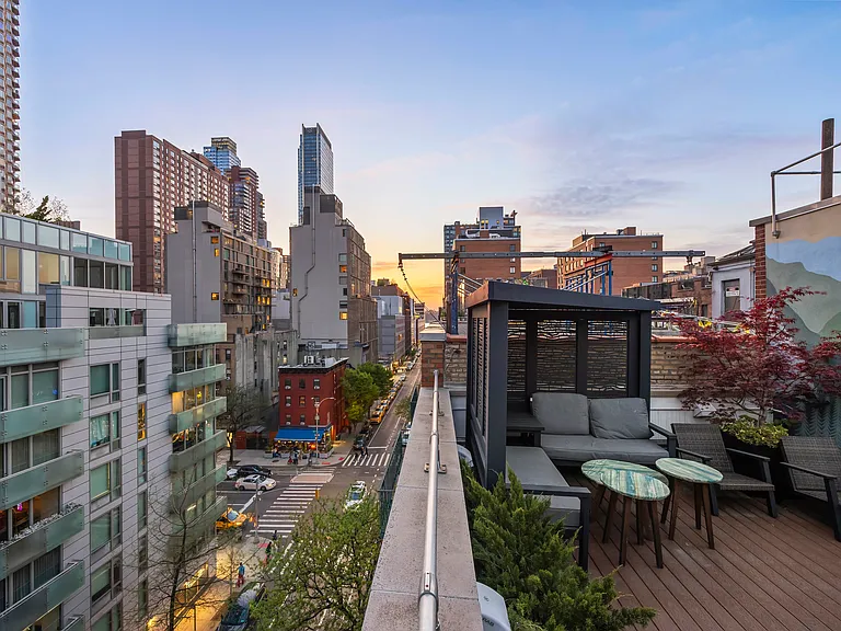 459 W 44th St #C — Photo 36