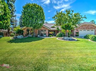 2400 Haggin Oaks Blvd, Bakersfield, CA 93311