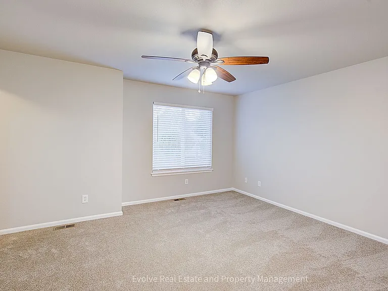 9641 Cove Creek Dr — Photo 17