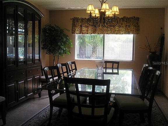 4th image of 401 Woodview Dr