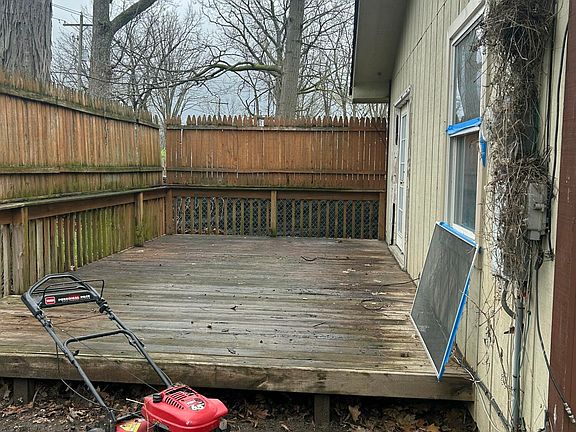 3rd image of 1549 Outer Lane Dr