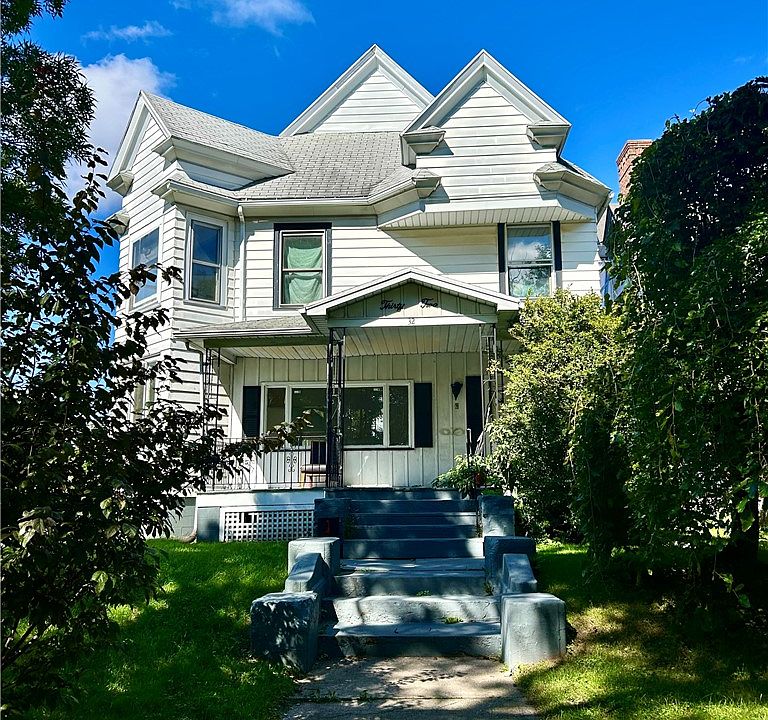 1st image of 32 Lakeview Park