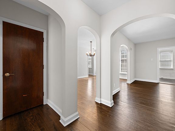 2nd image of 7535 Oxford Dr APT 2