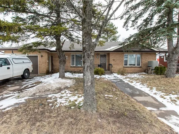 17 Macbeath Ave, Moncton, NB E1C 6Z1