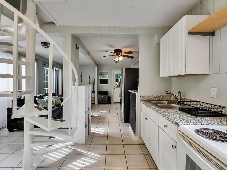 3529 Avenue M — Photo 11