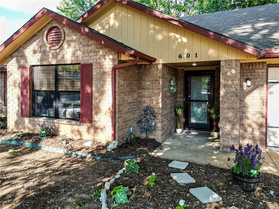 1st image of 601 Garland Pl