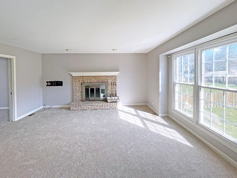1528 E Bailey Rd — Photo 3