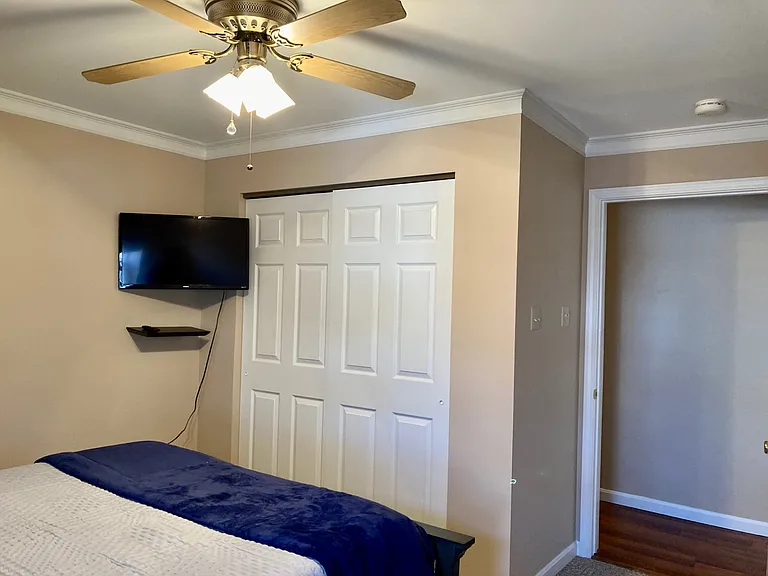 833 Main St #B — Photo 16
