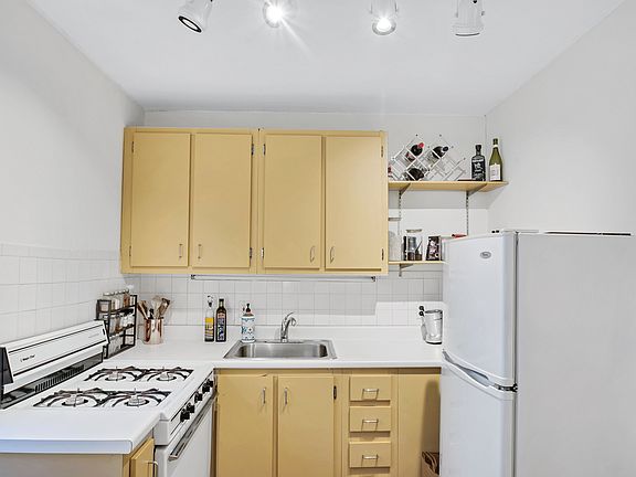 5th image of 213 Eastern Pkwy #4C