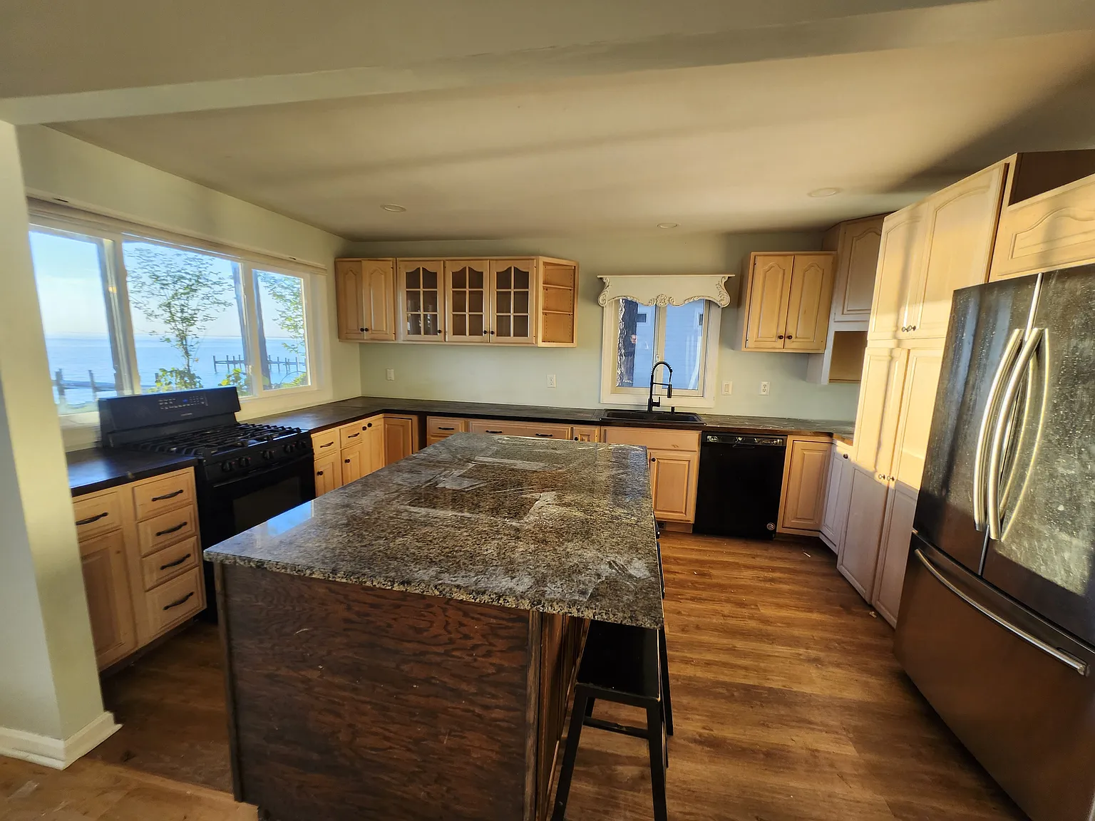 4 bed, 2200 sqft, $3,600 — Photo 3
