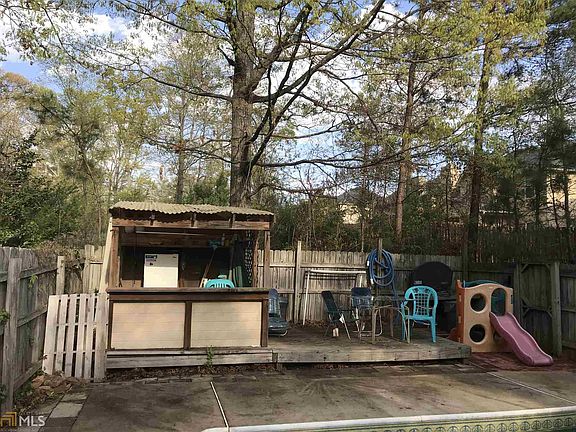 5th image of 300 Meadowbrook Dr