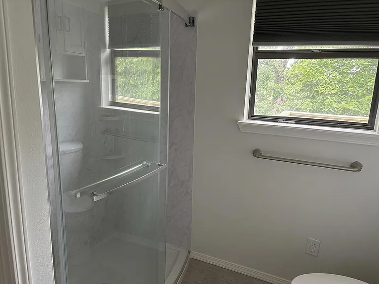 2101 NE J St — Photo 12