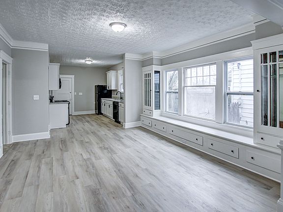 5th image of 1304 W 105th St Unit 2