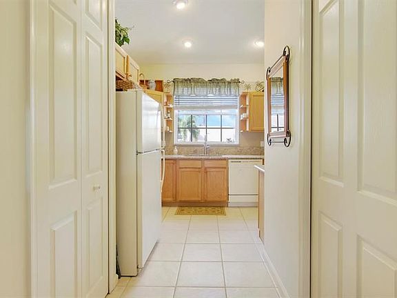 4th image of 9207 Wentworth Ln
