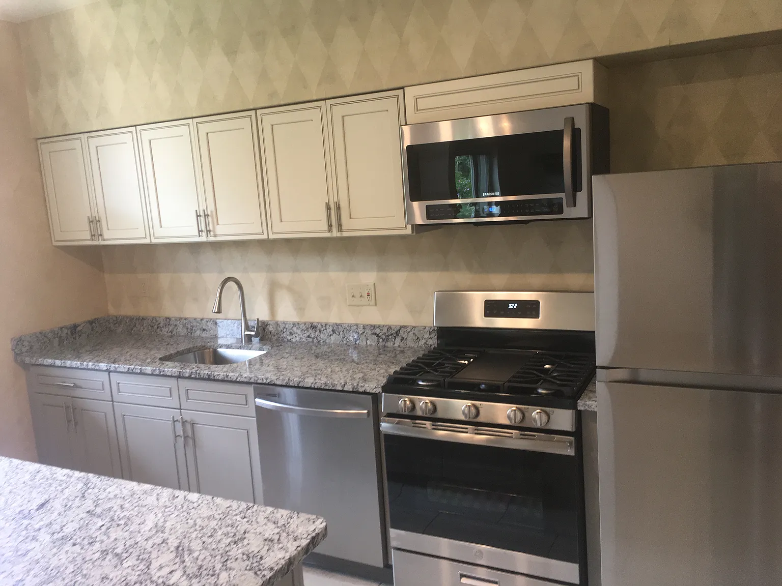 3 bed, 1600 sqft, $2,500 — Photo 3