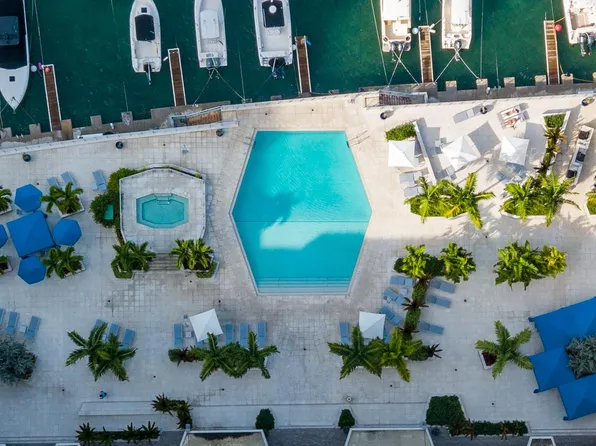 800 West Ave, Miami Beach, FL