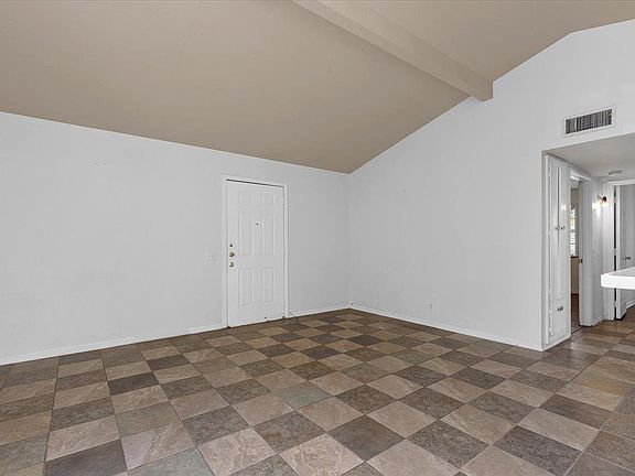 4th image of 2507 Manor Cir