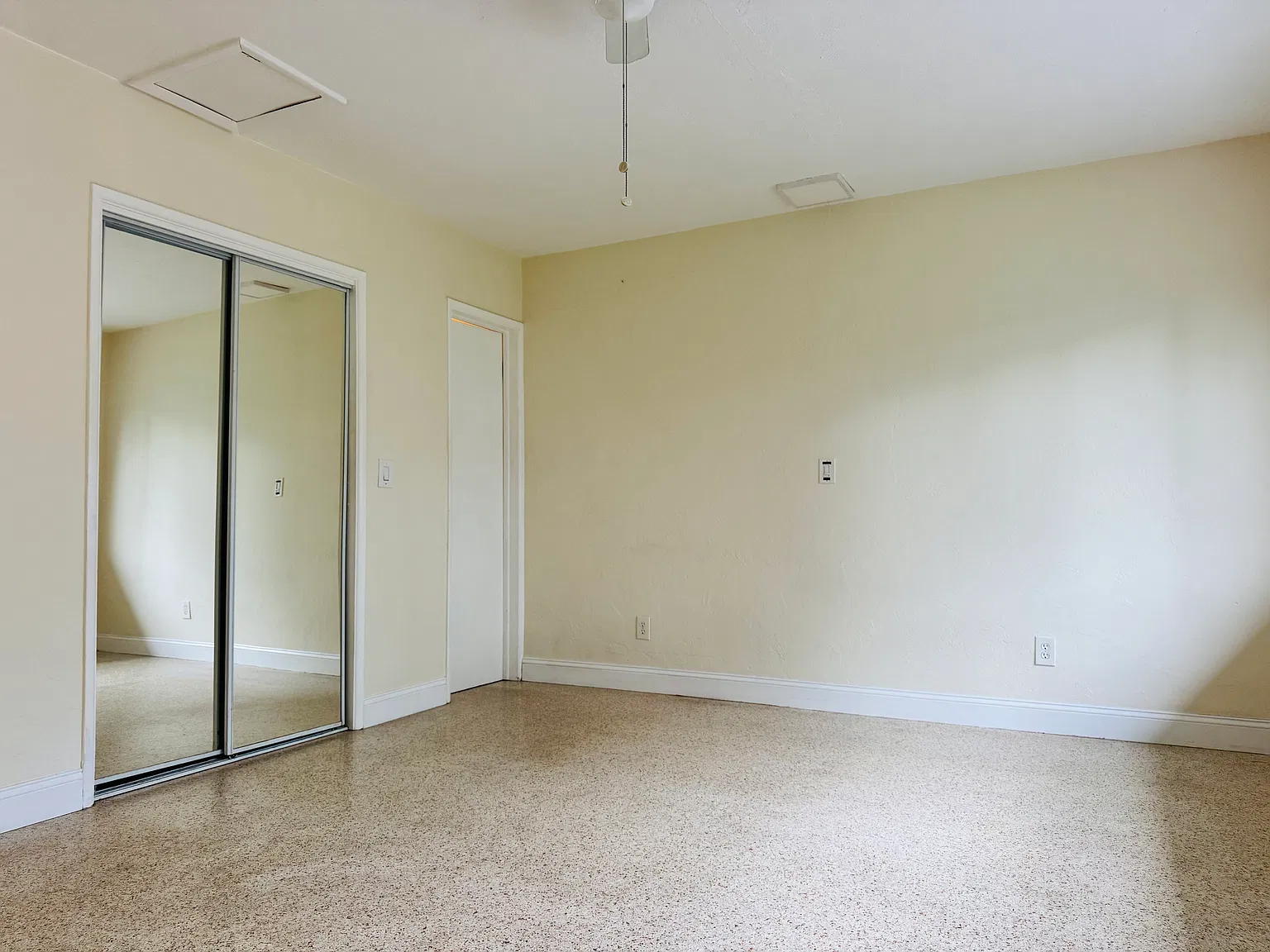 Studio, 430 sqft, $1,399 — Photo 2