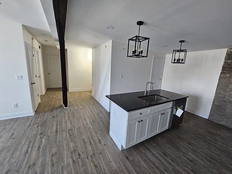 406 Main St #4 — Photo 17
