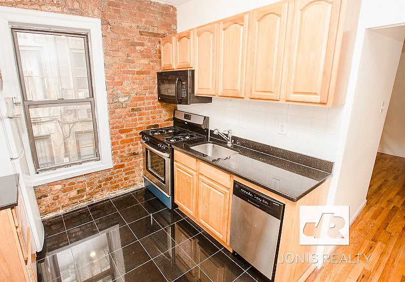 1st image of 171 Thompson St APT 4