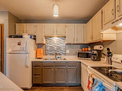 1112 Portland Dr, Bismarck, ND, 58504