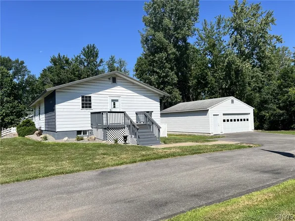 5981 E Pine Grove Rd, Cicero, NY 13039