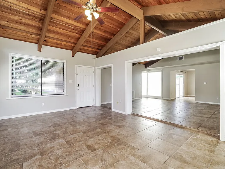 225 Bayhead Dr — Photo 8