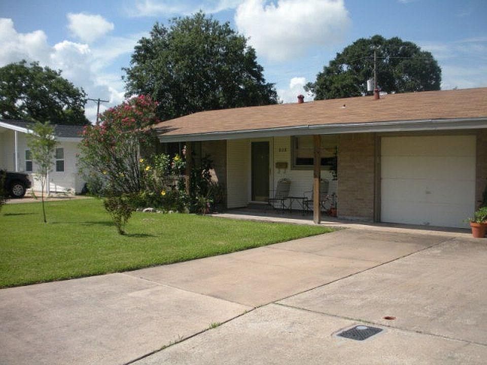 1st image of 808 S 2nd St