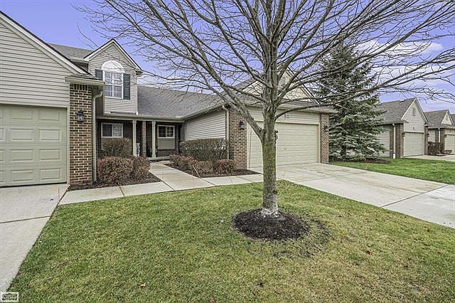 1st image of 365 Newberry Ct