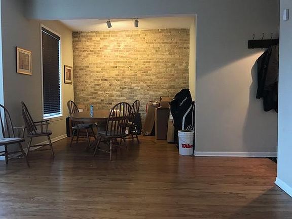 2nd image of 864 W Aldine Ave #2