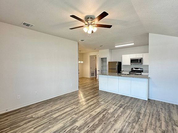 4th image of 1817 Clovis Dr #B