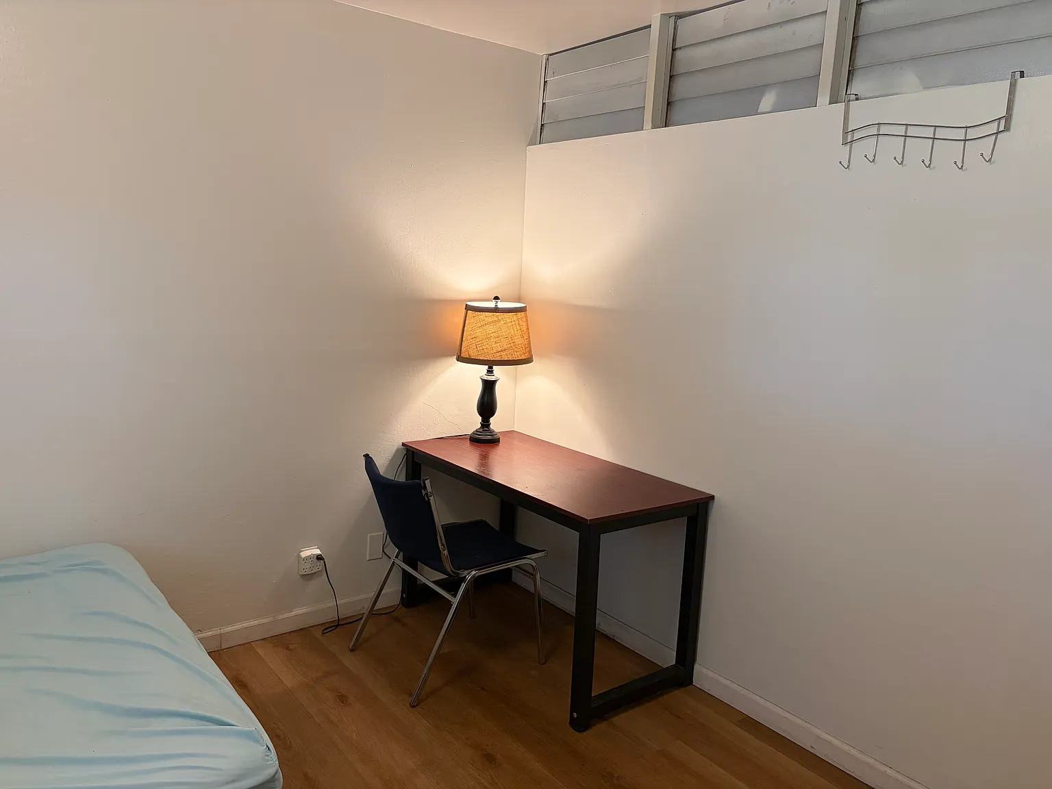 1026 N Mountain View Pl — Photo 2