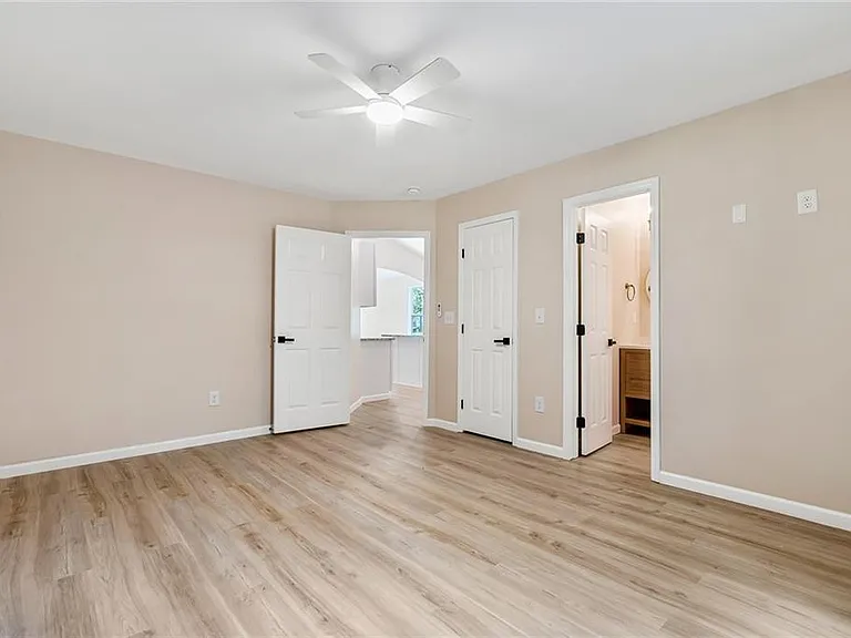 504 Piedmont Ave — Photo 16