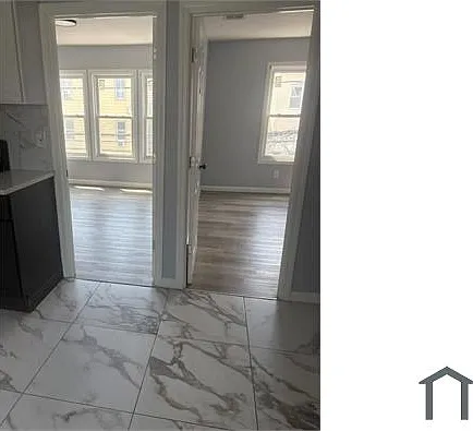 4 bed, 1200 sqft, $2,400 — Photo 2