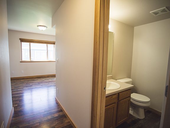 3rd image of 4004 Broadwater St