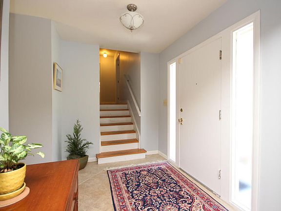 5th image of 10 Hillcrest Dr