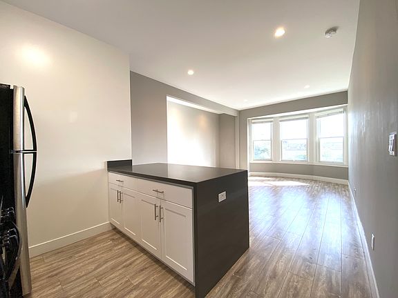 5th image of 2280 Pine St APT 206