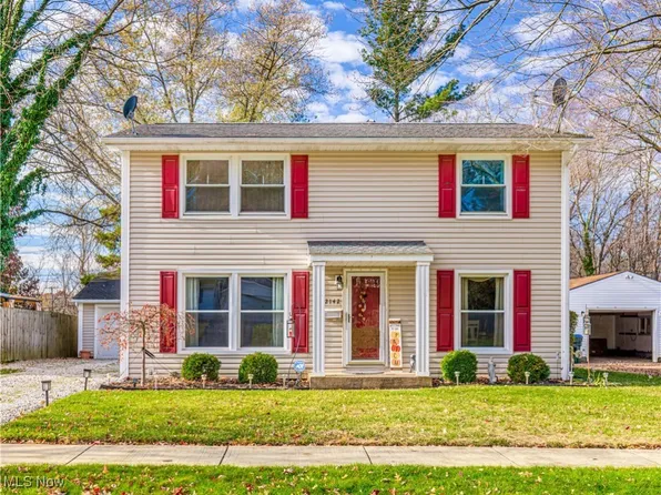 2142 Issaquah St, Cuyahoga Falls, OH 44221