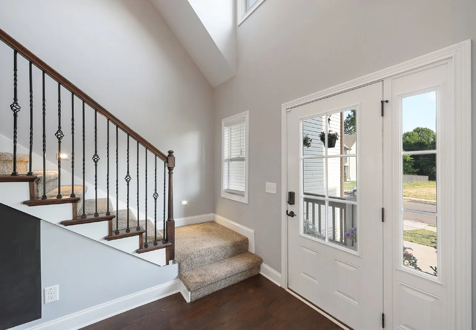3 bed, 2.5 bath, 2131 sqft, $2,300 — Photo 4