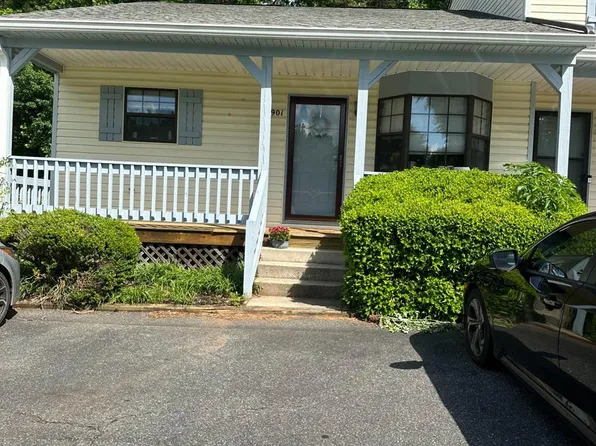 901 Goose Ridge Dr, Forest, VA 24551