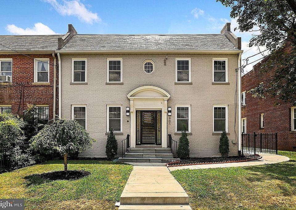 1st image of 901 Quincy St NE APT 2