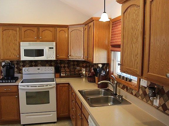 5th image of 825 Poplar Cove Dr